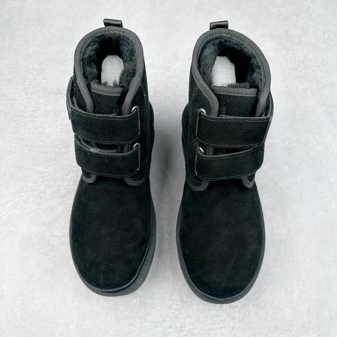 Pick up locally 💰600 UGG 0554 Autumn and winter sheepskin and fur one-piece snow boots with double buckles. All shoes are made from the same factory as ZP. Longfeng A-grade Australian imported sheepskin and fur one-piece Velcro women's boots. Brand OEM production line. Fully follow the ZP process. OEM original pattern maker. Adhering to the principle of no original shoes and no development selection. Pay attention to every detail. The most authentic version on the market. TREADLITE "Light Wing" technology outsole. Lightweight/durable/flexible/pile size: 35 36 37 38 39 40 Coding: by3936030